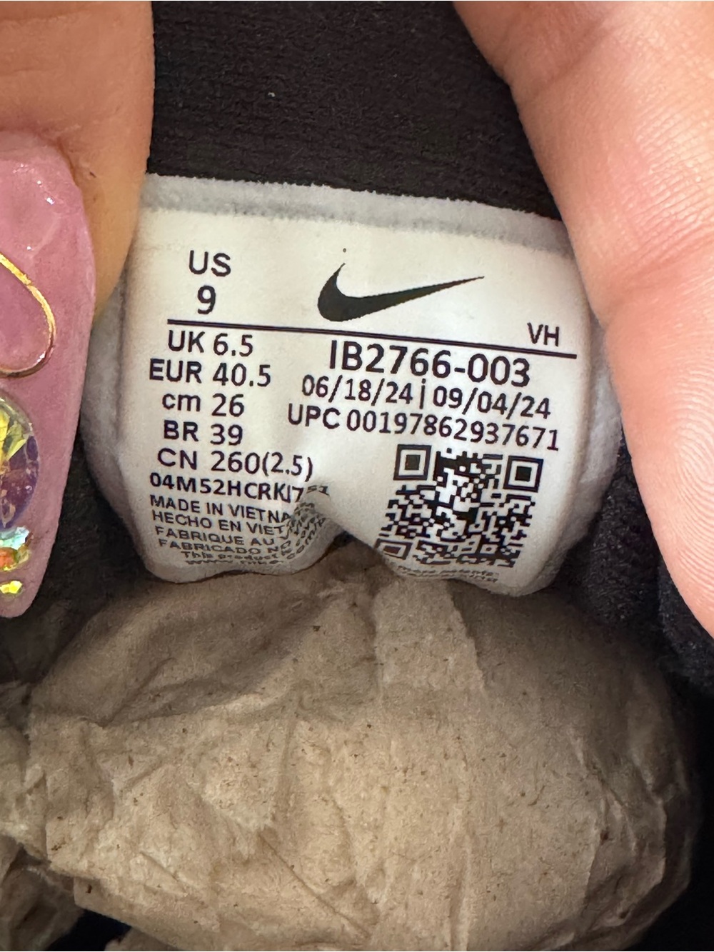 Nike Black & White Cushioned Mesh Trainers - Picture 10 of 14